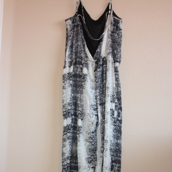 🎉🎉Animal Print Jumpsuit - Picture 2 of 3